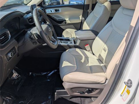Used 2021 Ford Explorer Platinum w/ Equipment Group 601A AWD/4WD image 19