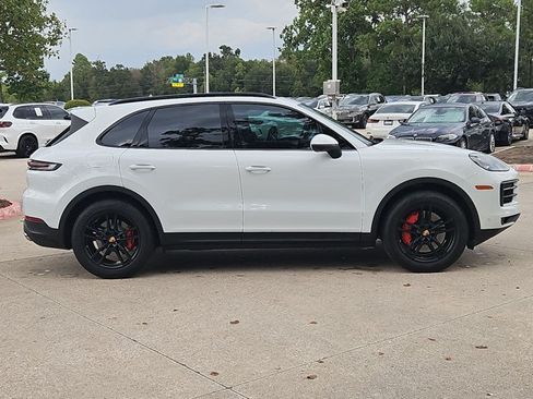 Used 2024 Porsche Cayenne AWD/4WD image 4