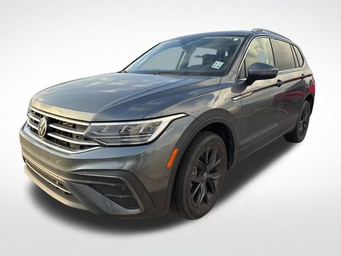 Used 2024 Volkswagen Tiguan SE image 1