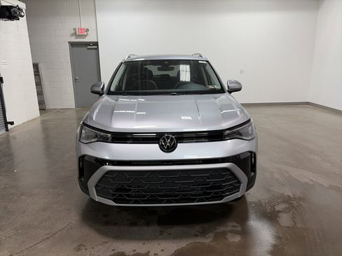 New 2026 Volkswagen Taos SE image 8