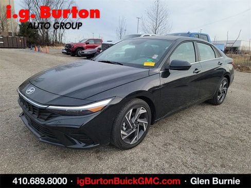 Used 2025 Hyundai Elantra SEL image 3