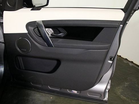 Used 2023 Land Rover Discovery Sport SE image 33