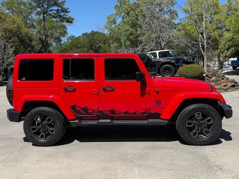 Used 2018 Jeep Wrangler Unlimited Sahara image 12