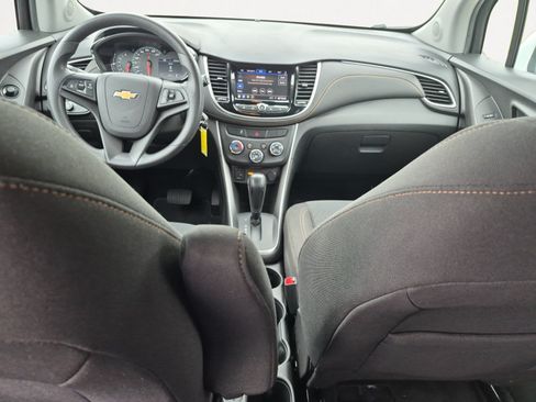 Used 2022 Chevrolet Trax LS w/ Tint and Cruise Package FWD image 3