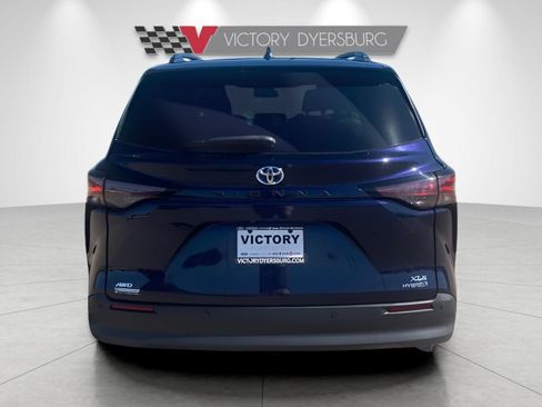 Used 2023 Toyota Sienna XLE image 7