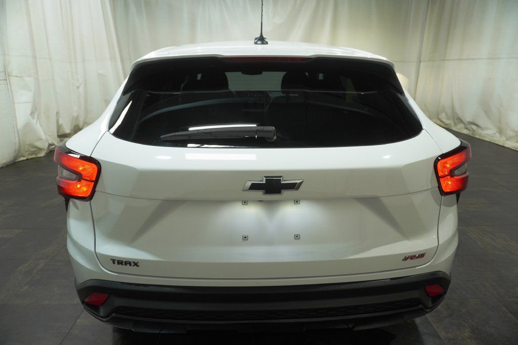 Used 2025 Chevrolet Trax RS w/ Driver Confidence Package FWD image 5