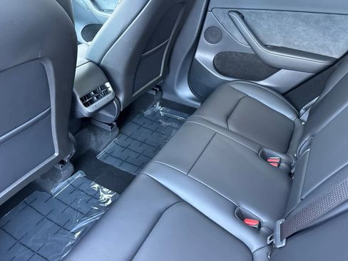 Used 2024 Tesla Model Y 2WD image 4