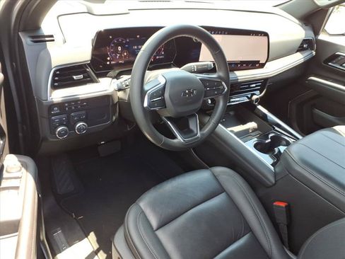 Used 2025 Chevrolet Suburban Z71 AWD/4WD image 20