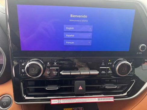 New 2026 Toyota Highlander Platinum AWD/4WD image 13