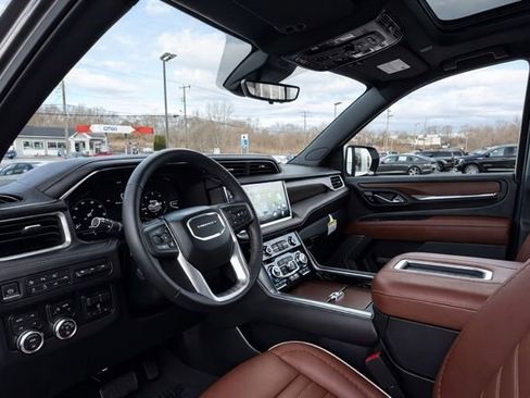 Used 2023 GMC Yukon Denali Ultimate AWD/4WD image 12