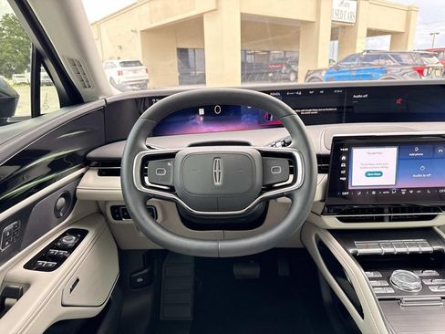 New 2026 Lincoln Nautilus Reserve AWD/4WD image 17