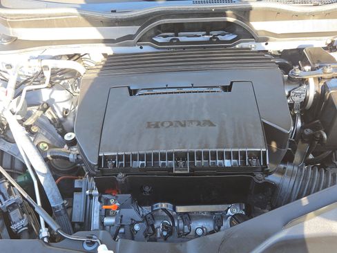 Used 2025 Honda Pilot TrailSport image 32