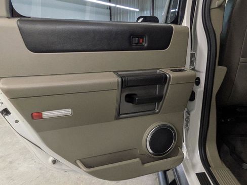Used 2003 HUMMER H2 Luxury w/ Preferred Equipment Group image 32