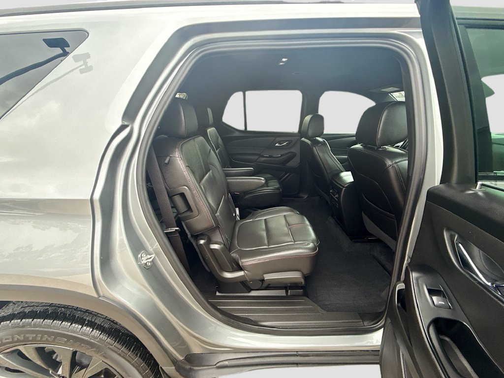 Used 2023 Chevrolet Traverse RS FWD image 28