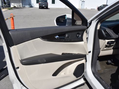 Used 2020 Lincoln Nautilus Reserve image 25