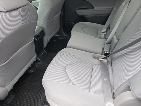 Used 2023 Toyota Highlander LE AWD/4WD image 11