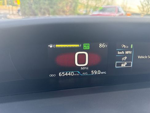 Used 2021 Toyota Prius LE w/ Carpet Mat Package (TMS) FWD image 28