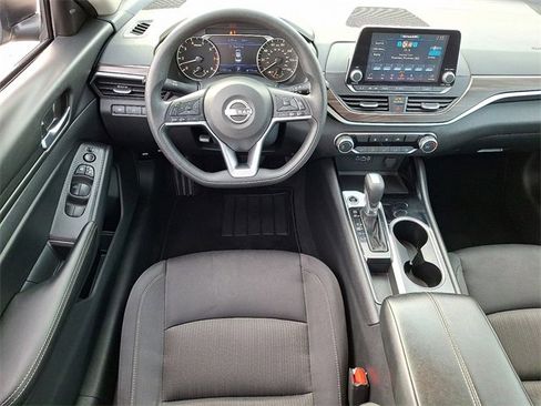 Used 2024 Nissan Altima 2.5 SV image 11