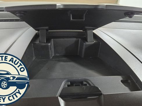 Used 2015 Ford Edge Titanium image 18