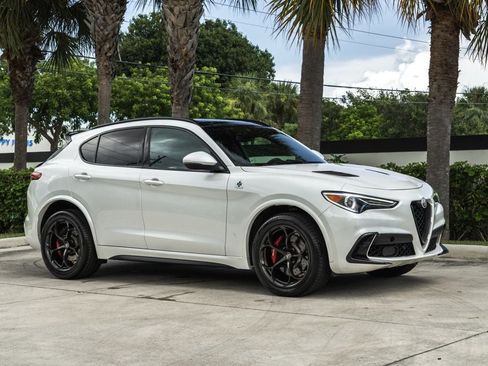 Used 2018 Alfa Romeo Stelvio Quadrifoglio w/ Driver Assist Dynamic Package AWD/4WD image 10