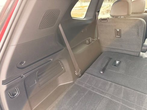 Used 2024 GMC Acadia AT4 w/ Luxury Package image 9