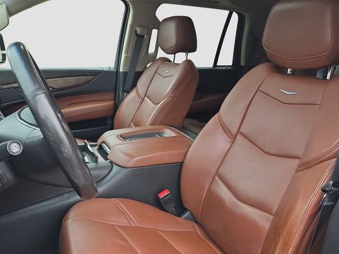 Used 2016 Cadillac Escalade Luxury image 7