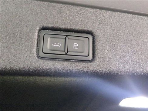Certified 2025 Audi Q5 Premium w/ Convenience Package AWD/4WD image 7