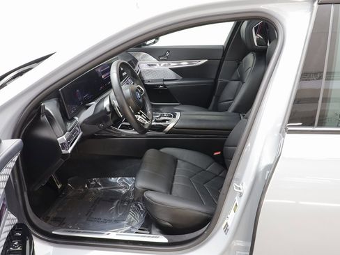 Certified 2025 BMW 750e xDrive w/ Executive Package image 6