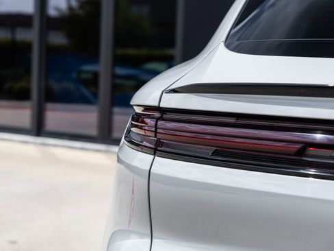 Certified 2024 Porsche Cayenne Coupe AWD/4WD image 14