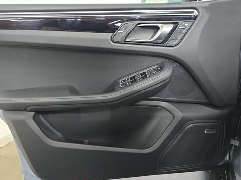 Certified 2026 Porsche Macan AWD/4WD image 22