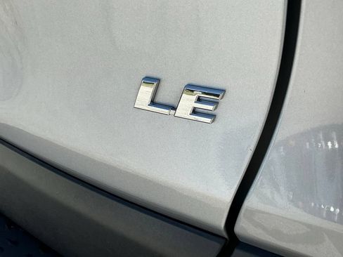 Used 2022 Toyota RAV4 LE FWD image 23