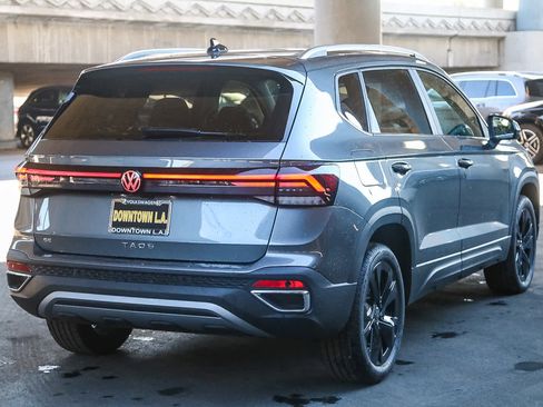 New 2025 Volkswagen Taos SE w/ Panoramic Sunroof Package FWD image 6