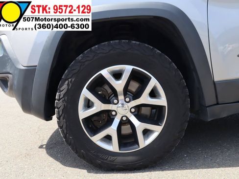 Used 2015 Jeep Cherokee Trailhawk AWD/4WD image 27