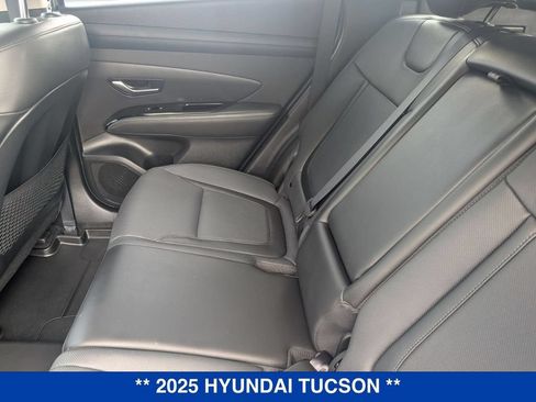 Used 2025 Hyundai Tucson Limited AWD/4WD image 18