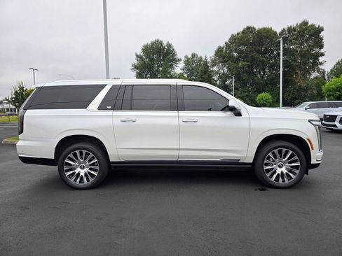 Used 2025 Cadillac Escalade ESV Premium Luxury Platinum AWD/4WD image 7