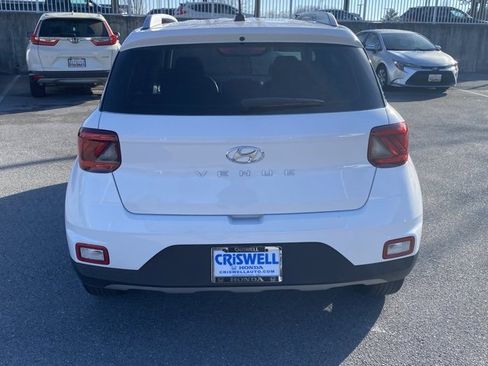 Used 2023 Hyundai Venue SEL image 6