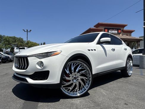 Used 2017 Maserati Levante AWD/4WD image 2