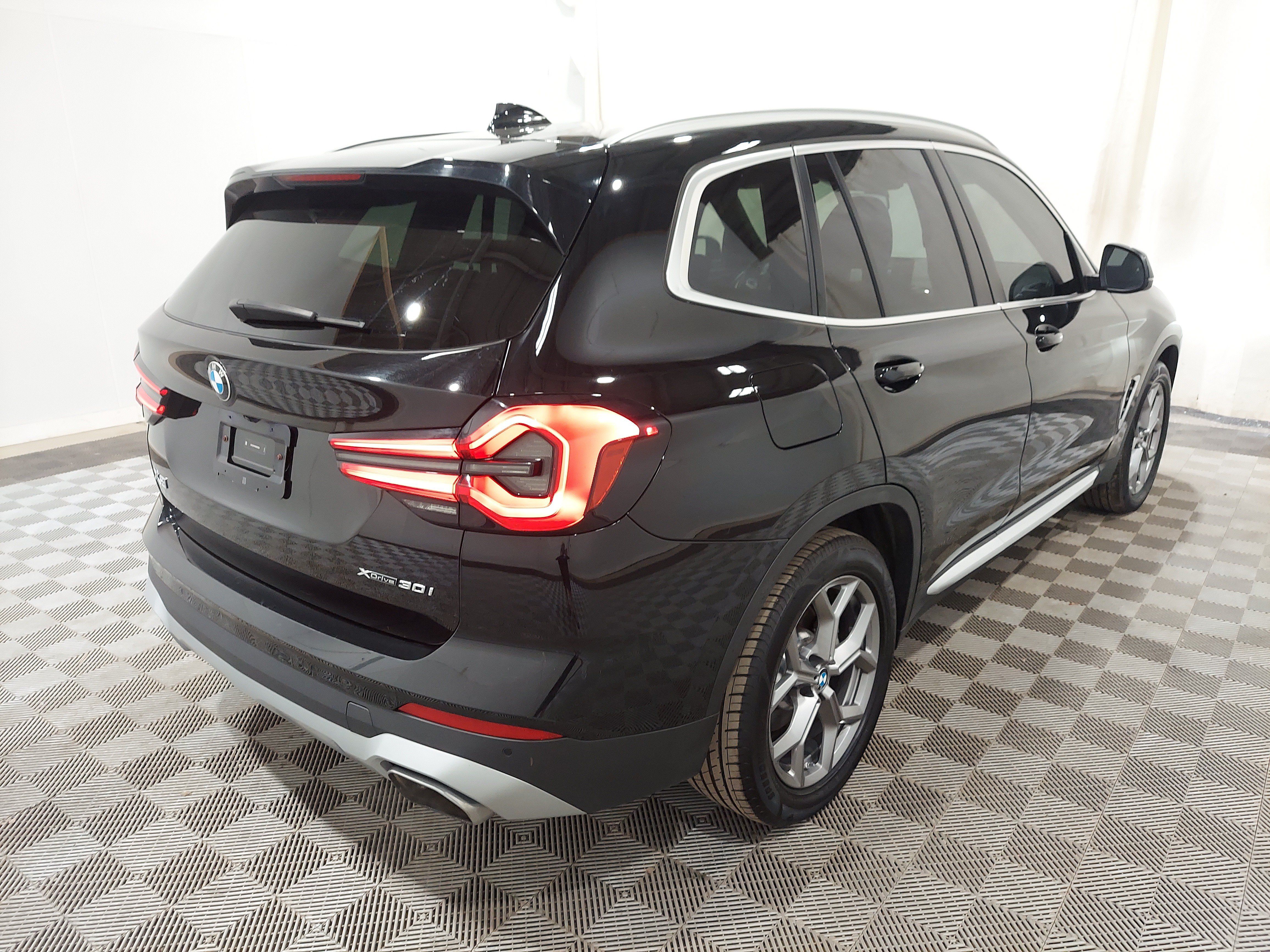 Used 2024 BMW X3 xDrive30i AWD/4WD image 3