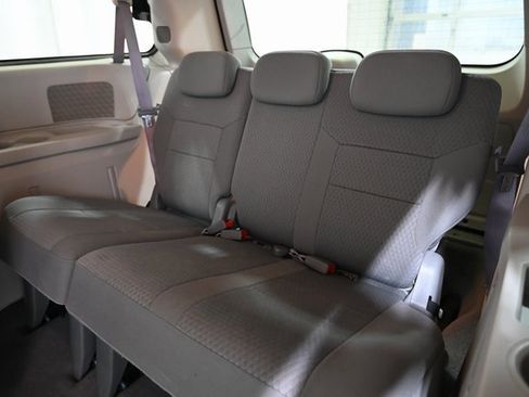 Used 2008 Chrysler Town & Country LX image 5