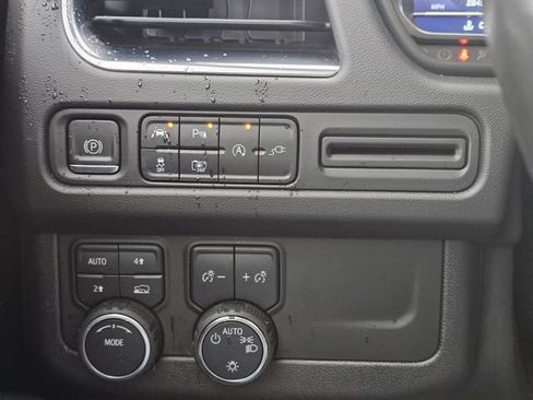 Used 2022 Chevrolet Tahoe LT w/ Luxury Package image 40