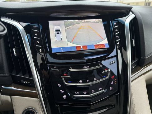 Used 2019 Cadillac Escalade ESV Luxury image 25