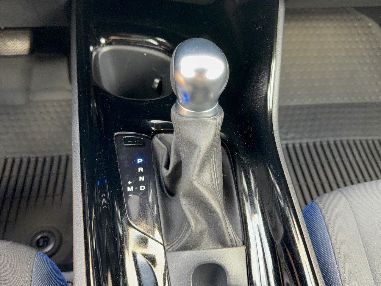 Used 2022 Toyota C-HR XLE FWD image 21