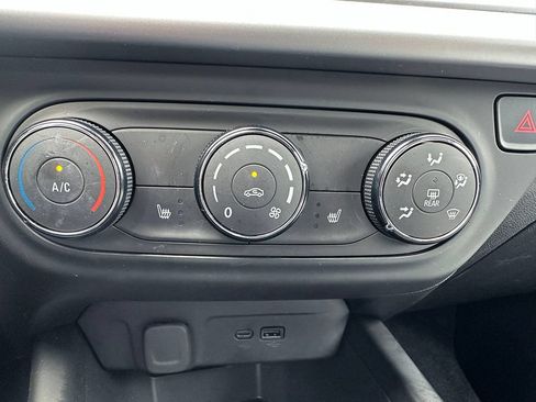 Used 2024 Chevrolet Trax RS w/ Driver Confidence Package FWD image 30