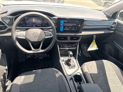 New 2026 Volkswagen Taos SE FWD image 7