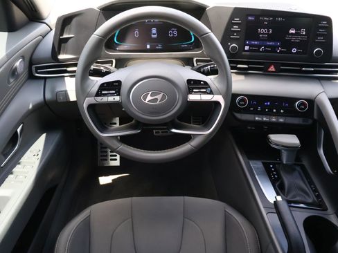 Used 2025 Hyundai Elantra Sport FWD image 9