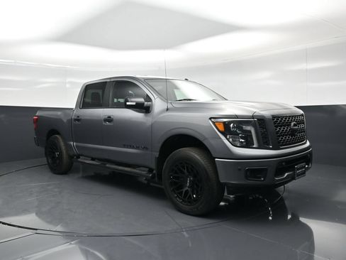 Used 2019 Nissan Titan SV w/ SV Convenience Package RWD image 57