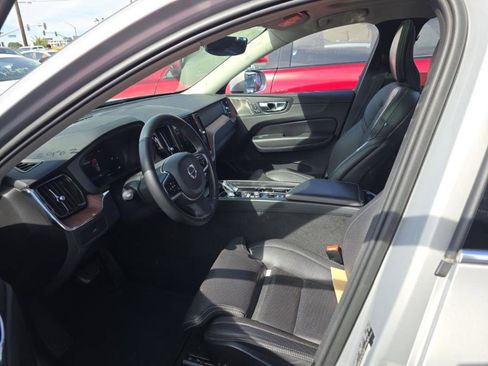 Used 2023 Volvo XC60 B6 Ultimate image 8