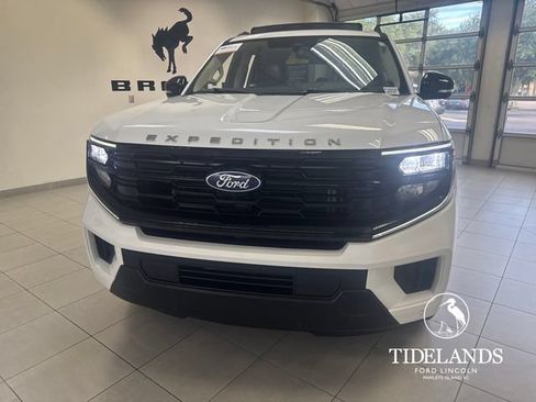 Certified 2025 Ford Expedition Active RWD image 3