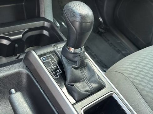 Used 2021 Toyota Tacoma SR5 AWD/4WD image 28