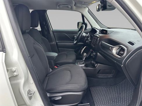 Certified 2023 Jeep Renegade Latitude w/ Premium Group image 18